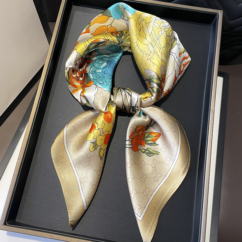 Ascot Neck Scarf - وشاح حريري مطبوع بتصميم للنساء ،